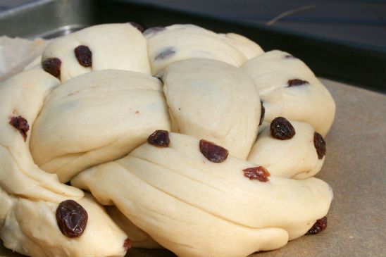 Featured image of post Simple Way to Round Challah With Raisins